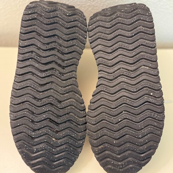 New Balance Women's 237 V1 Classic Sneaker - Picture 6 of 7